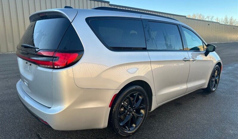 
								2024 Chrysler Pacifica Touring L Sunroof S package full									