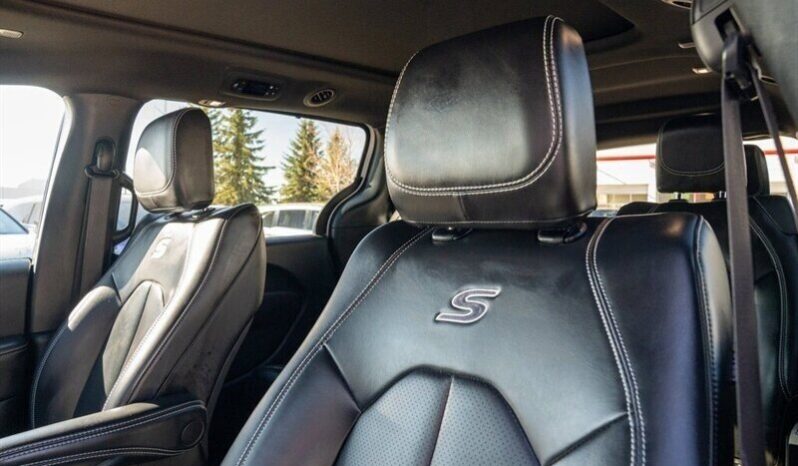 
								2024 Chrysler Pacifica Touring L Sunroof S package full									