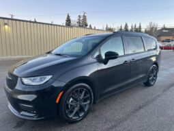 2024 Chrysler Pacifica Touring L Sunroof S package