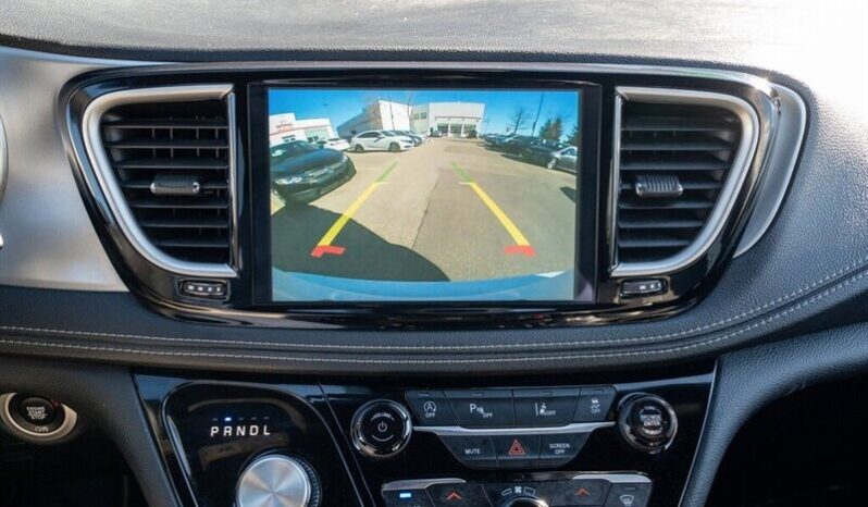 
								2023 Chrysler Pacifica Touring L Sunroof S package full									