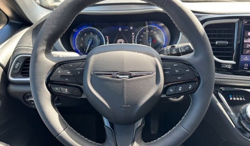 
								2024 Chrysler Pacifica Touring L Sunroof S package full									