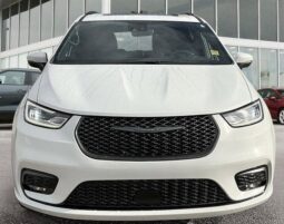 
										2023 Chrysler Pacifica Touring L Sunroof S package full									