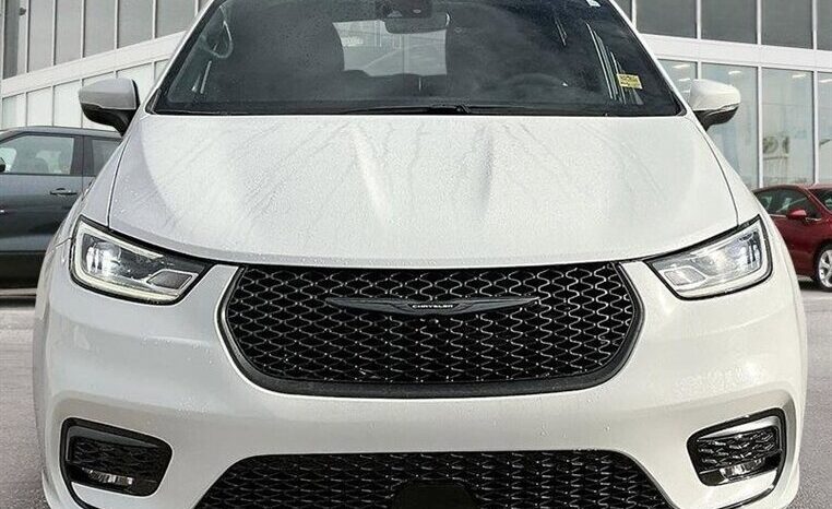 
								2023 Chrysler Pacifica Touring L Sunroof S package full									