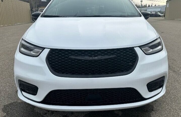 
								2024 Chrysler Pacifica Touring L Sunroof S package full									