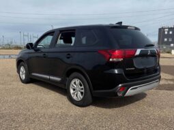 
										2020 Mitsubishi Outlander ES full									