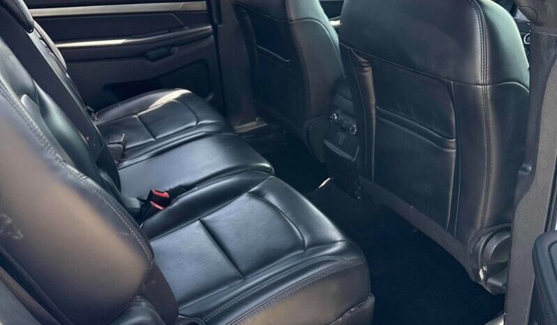 
								2019 Ford Explorer XLT full									