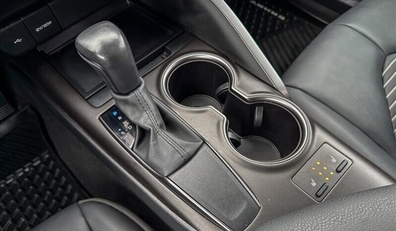 
								2024 Toyota Camry SE full									