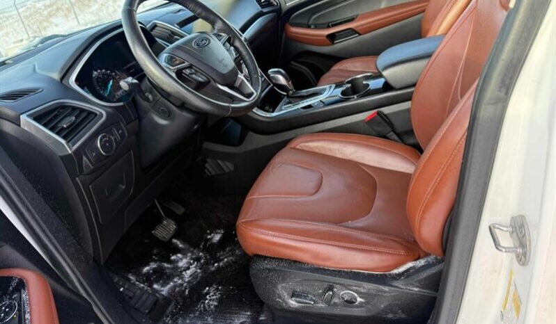 
								2017 Ford Edge Titanium full									