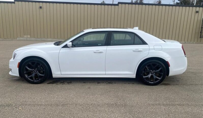 
								2023 Chrysler 300 Series Touring L full									