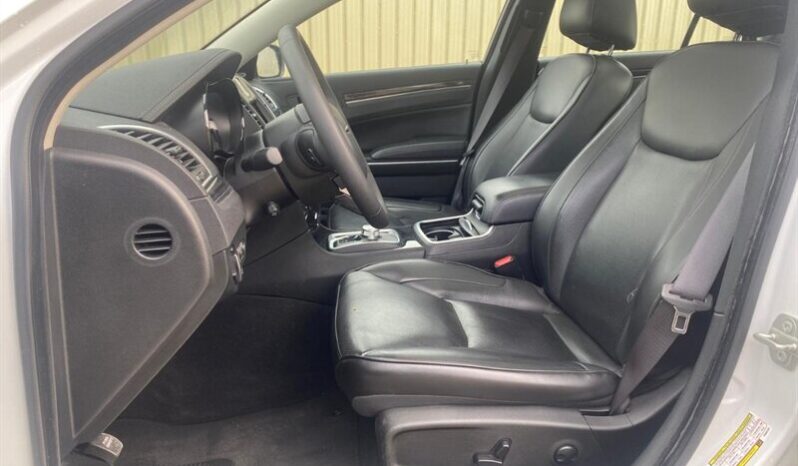 
								2023 Chrysler 300 Series Touring L full									