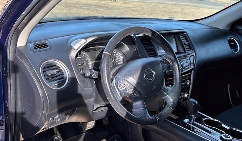 
								2019 Nissan Pathfinder SV full									