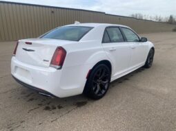 
										2023 Chrysler 300 Series Touring L full									