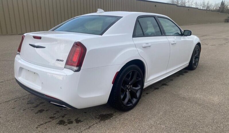 
								2023 Chrysler 300 Series Touring L full									