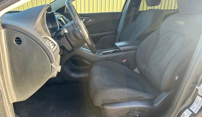 
								2016 Chrysler 200 Limited full									