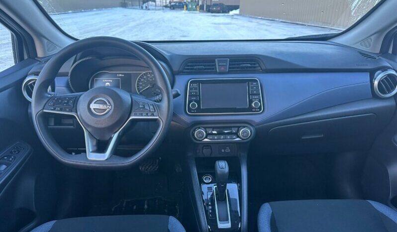 
								2024 Nissan Versa SV full									