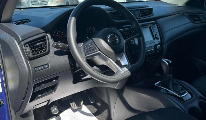 
								2020 Nissan Rogue SV full									