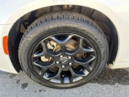 
										2023 Chrysler 300 Series S V6 full									