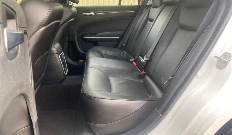 
								2023 Chrysler 300 Series Touring L full									