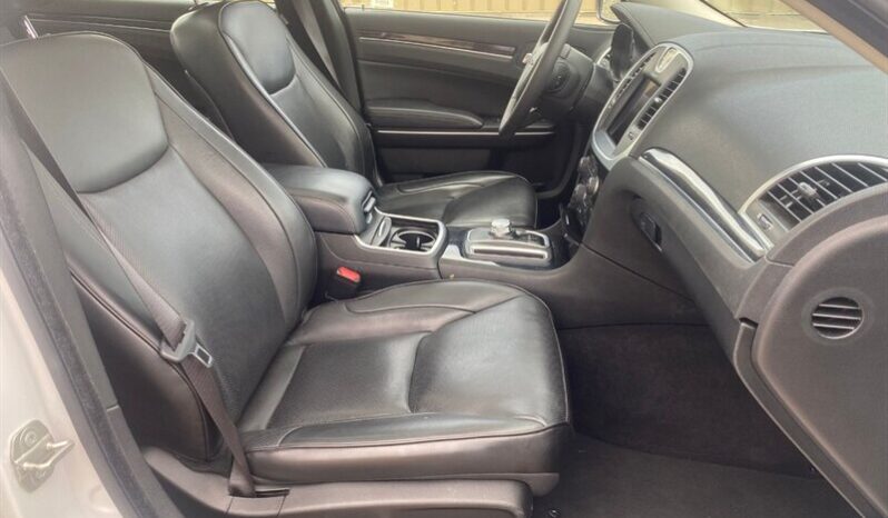 
								2023 Chrysler 300 Series Touring L full									