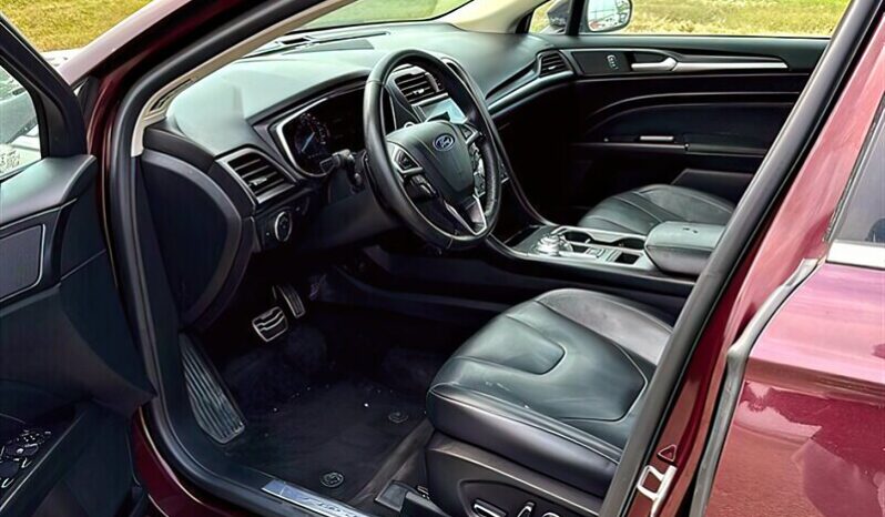 
								2018 Ford Fusion Titanium full									