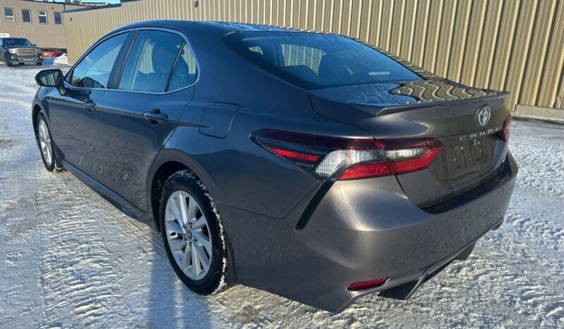 
								2024 Toyota Camry SE full									