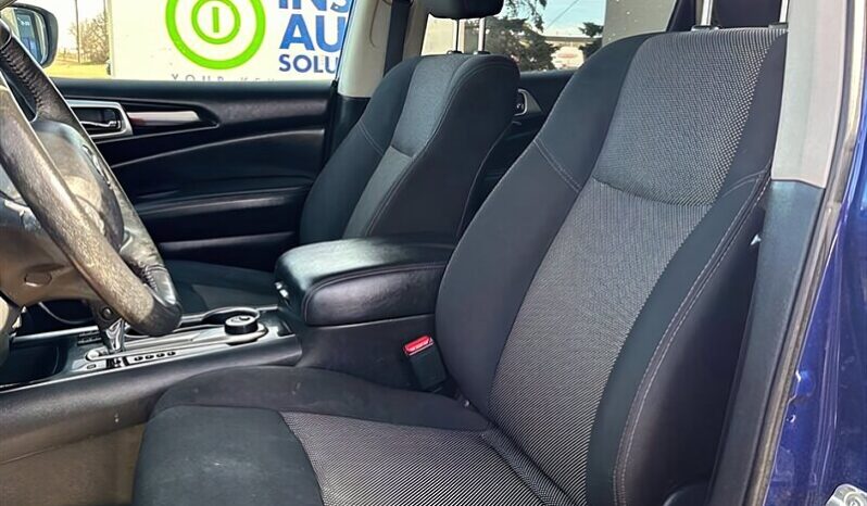 
								2019 Nissan Pathfinder SV full									