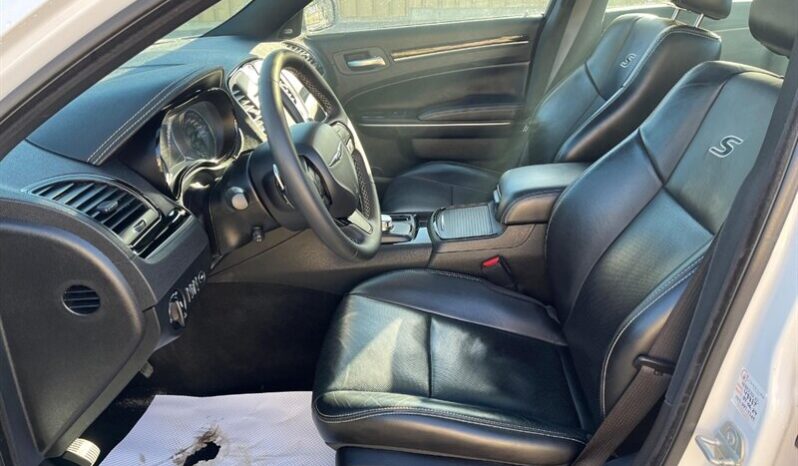 
								2023 Chrysler 300 Series S V6 full									