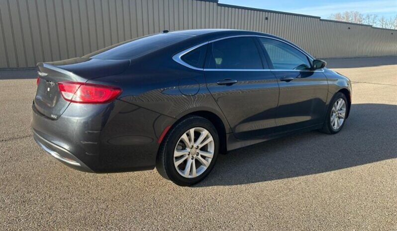 
								2016 Chrysler 200 Limited full									