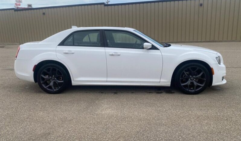 
								2023 Chrysler 300 Series Touring L full									
