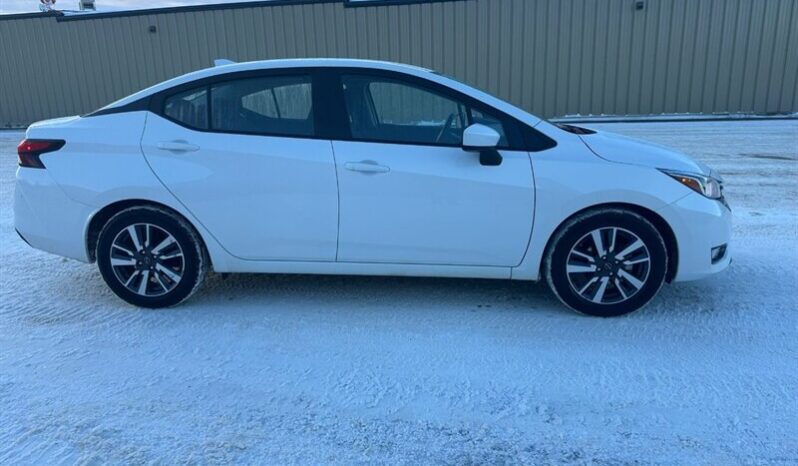 
								2024 Nissan Versa SV full									