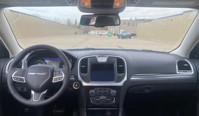 
								2023 Chrysler 300 Series Touring L full									