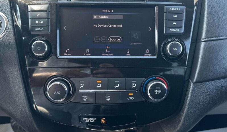 
								2020 Nissan Rogue SV full									