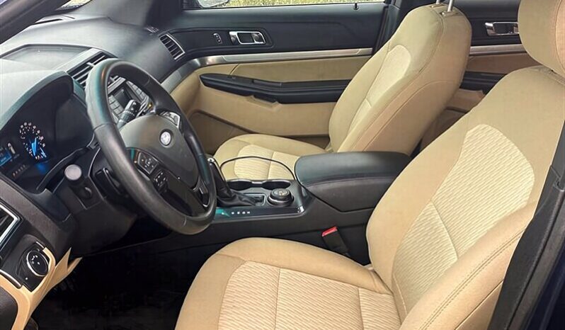 
								2017 Ford Explorer Base full									