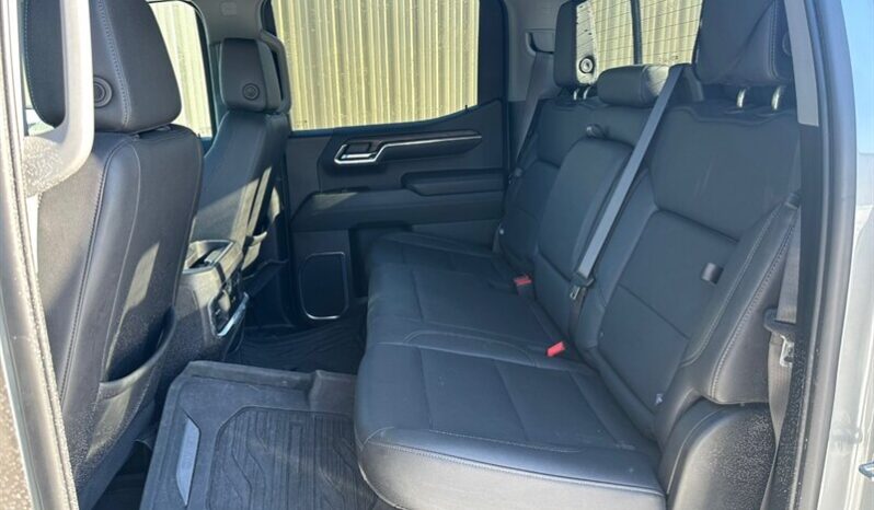 
								2024 GMC Sierra 1500 SLT full									