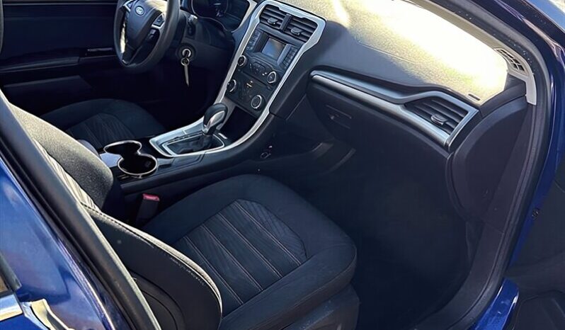 
								2016 Ford Fusion SE full									