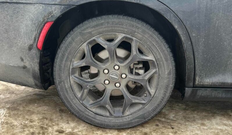 
								2023 Chrysler 300 Series Touring L full									