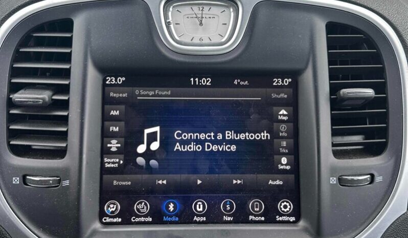 
								2023 Chrysler 300 Series Touring L full									