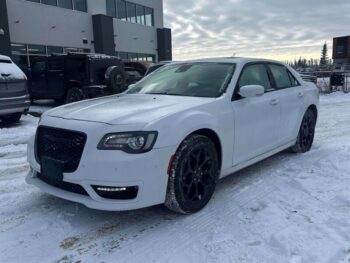 2023 Chrysler 300 Series Touring L