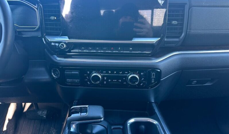 
								2024 GMC Sierra 1500 SLT full									