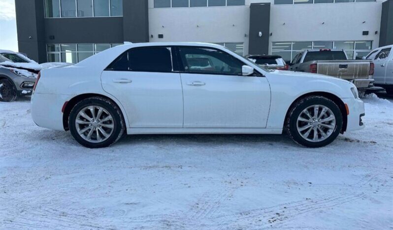 
								2021 Chrysler 300 Series S full									