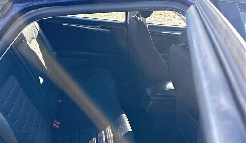 
								2016 Ford Fusion SE full									