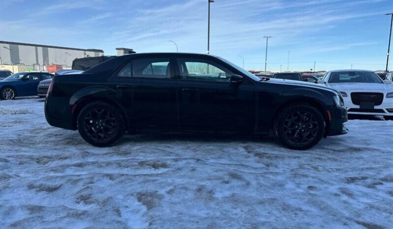 
								2023 Chrysler 300 Series S full									
