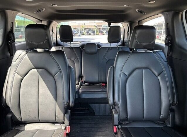 
								2024 Chrysler Pacifica Touring L Sunroof S package full									
