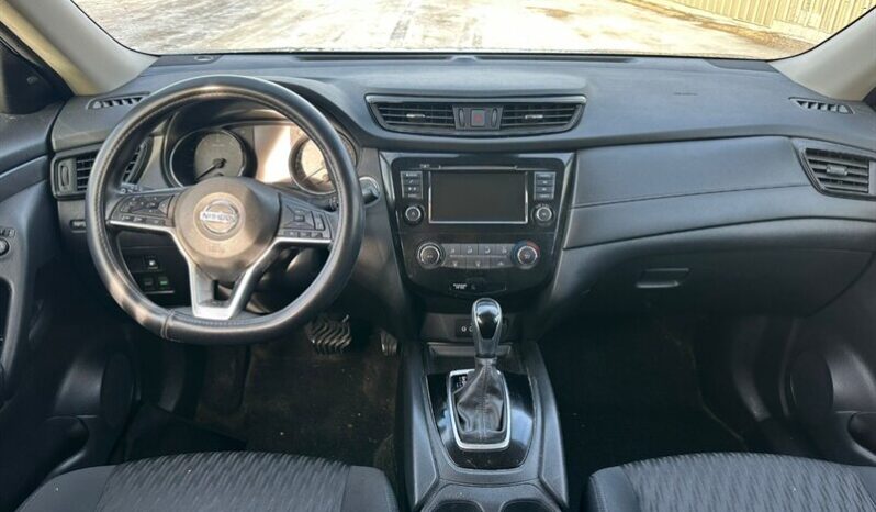 
								2020 Nissan Rogue SV full									