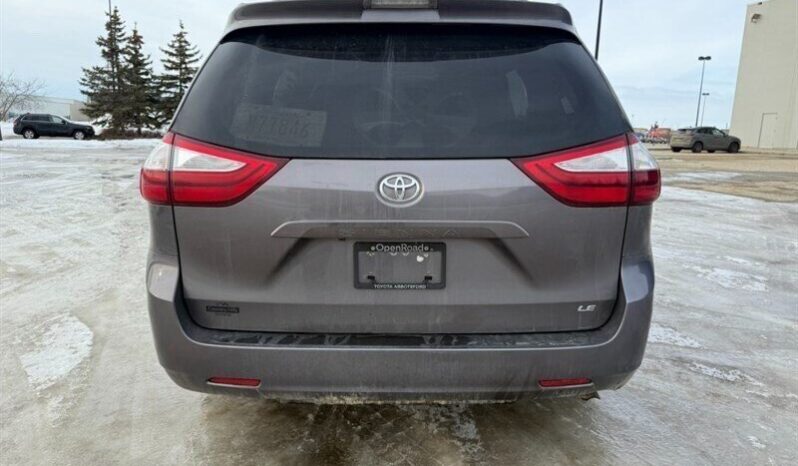 
								2019 Toyota Sienna LE full									