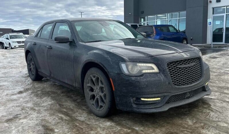 
								2023 Chrysler 300 Series Touring L full									