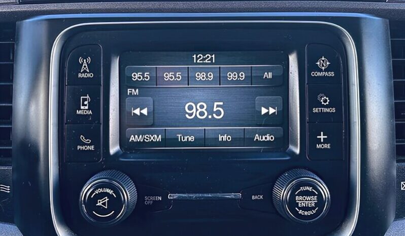 
								2019 RAM 1500 SXT full									