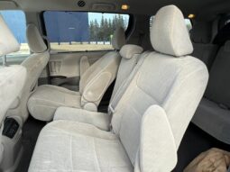 
										2019 Toyota Sienna LE full									