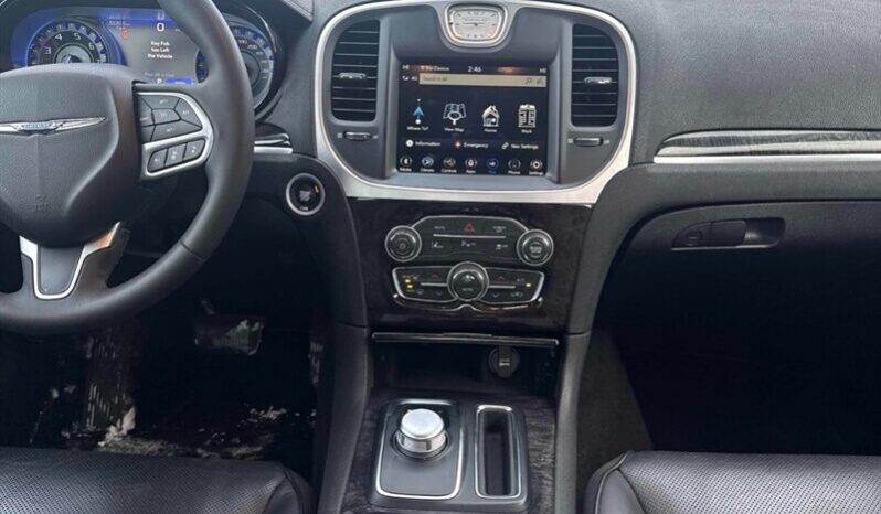 
								2023 Chrysler 300 Series Touring L full									