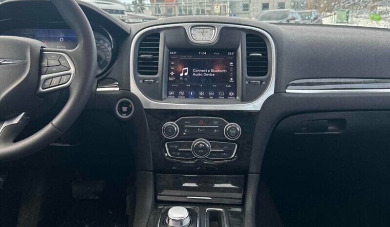 
								2023 Chrysler 300 Series Touring L full									